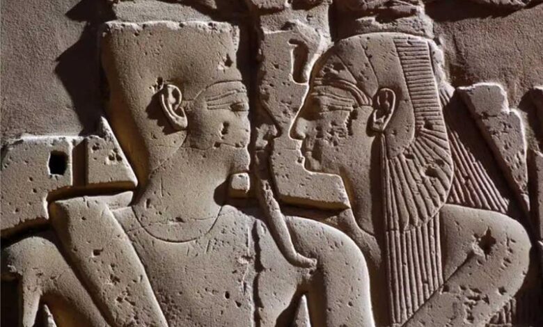 Ancient Egypt Kissing